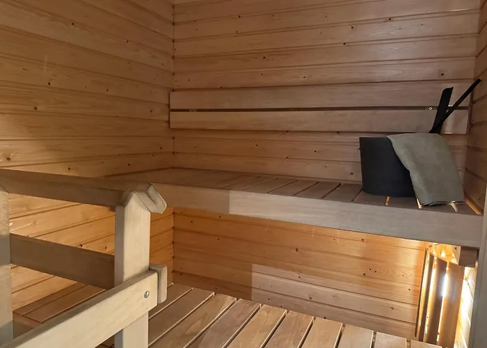 Cozy With Sauna - Location Apartmán *